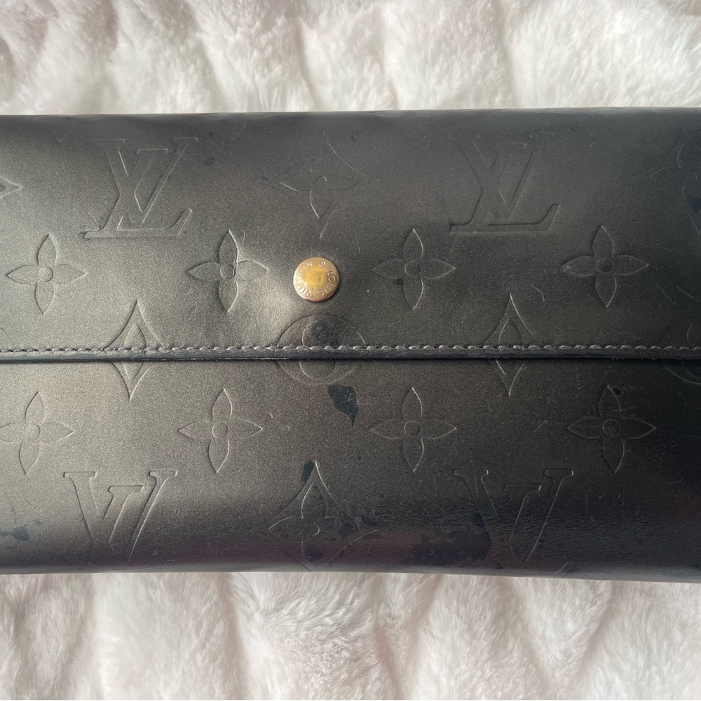 Matte vernis LV long snap wallet
